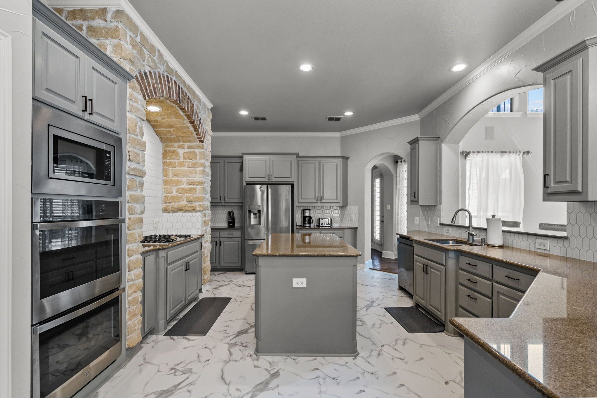 Frigorífic, microones, forn i placa de cuina 