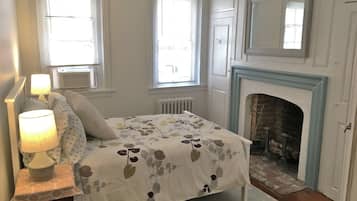 3 slaapkamers, een strijkplank/strijkijzer, gratis wifi, beddengoed