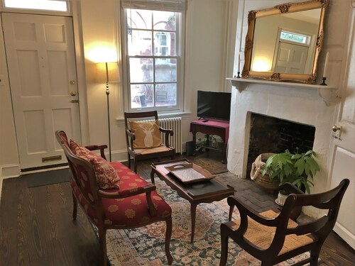 Charming Historic Olde City Home - Close to Independence Malll