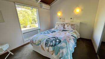 4 bedrooms, desk, iron/ironing board, free WiFi