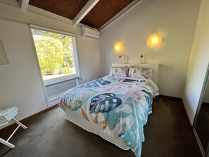 4 bedrooms, desk, iron/ironing board, free WiFi