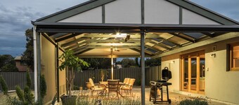 Riverport Retreat - Pet Friendly, close to the river, free Wifi + linen included