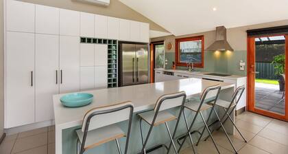 Riverport Retreat - Pet Friendly, close to the river, free Wifi + linen included