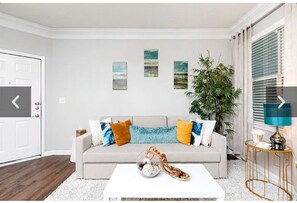 Smart TV, fireplace