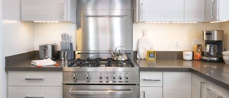 Fridge, microwave, oven, stovetop