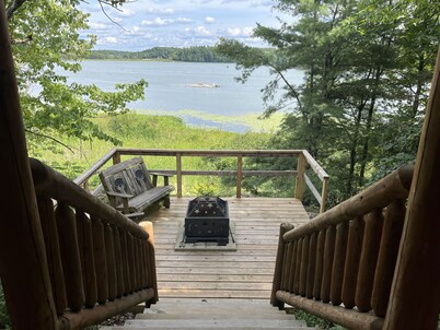 2 bed , 1 bTH, OUTDOOR GAZEBO WITH HOT TUB