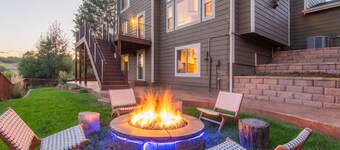Large Luxurious Home Breathtaking Views w/ FirePit