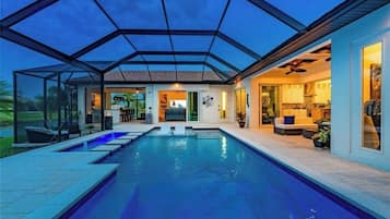 Udendørs pool, opvarmet pool, liggestole