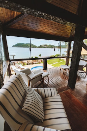 5BR Beachfront Villa with Daily Staff – Ideal for Families & Groups