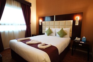 ダブルまたはツインルーム | セーフティボックス (室内)、客室ごとに異なるインテリア、デスク、防音設備