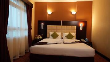 Executive Double Room | 1 bedroom, in-room safe, individually furnished, desk