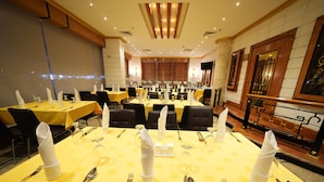 Restaurant - Nine Hotel (Dubai)