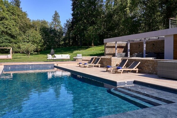 Piscina all'aperto, una piscina riscaldata