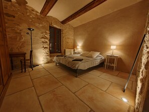 6 slaapkamers, een strijkplank/strijkijzer, gratis wifi, beddengoed