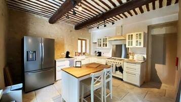 Réfrigérateur, micro-ondes, four, lave-vaisselle