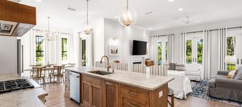 30A ☀️ Private Heated Pool, Golf Cart, Beach Chairs, Custom Bunk, Playground