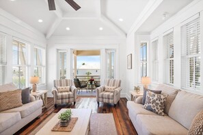 Fernseher, Tischtennisplatte