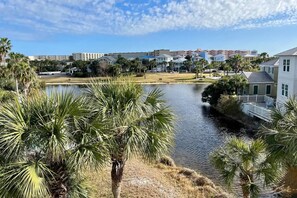 Property grounds - Breathtaking Home w/Private Pool, Walk 2 Beach w/Beach Wagon, Pools, Hot Tub, Tennis - Destin Pointe (Destin)