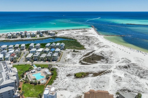 Breathtaking Home w/Private Pool, Walk 2 Beach w/Beach Wagon, Pools, Hot Tub, Tennis - Destin Pointe