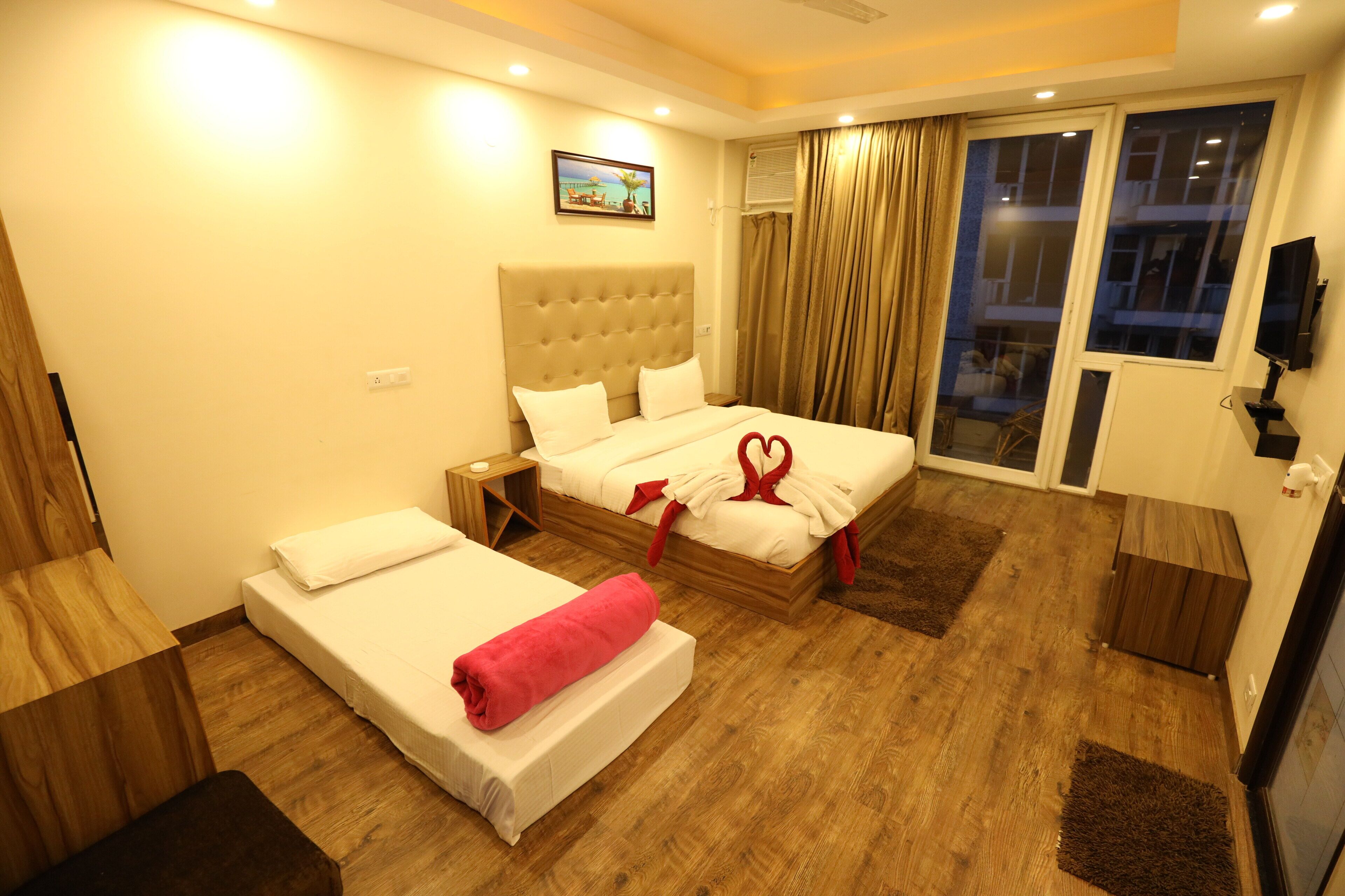 Superior Double Room | Rollaway beds, bed sheets