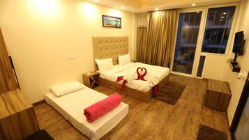 Superior Double Room | Rollaway beds, bed sheets