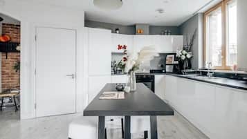 Apartment | Eigene Küche | Kühlschrank, Mikrowelle, Ofen, Herdplatte