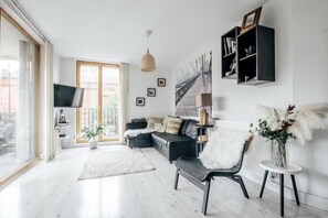 Apartment | Living area | Fireplace - Notting Hill 2-bed Apt With Balcony, 1 min to Tube (London)