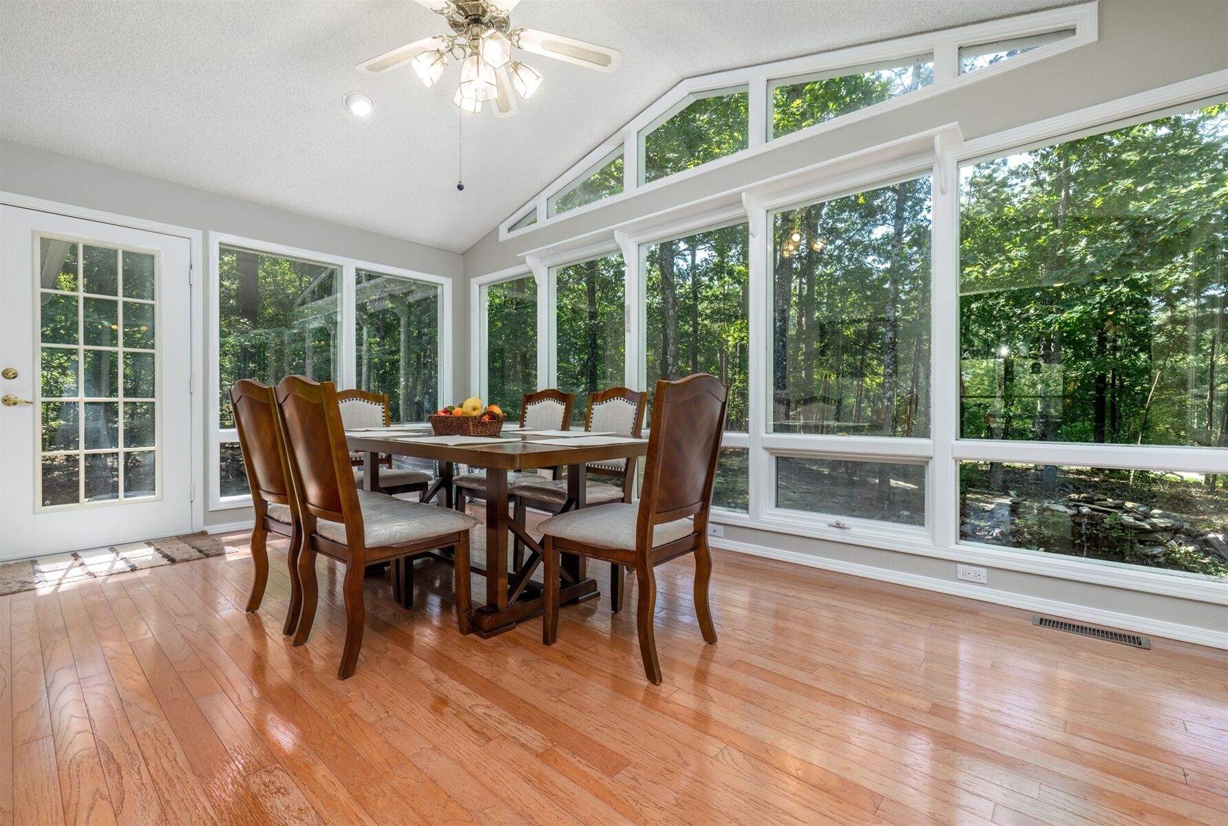 14 Guindola Way - A nicely remodeled, furnished home with great views of Lake