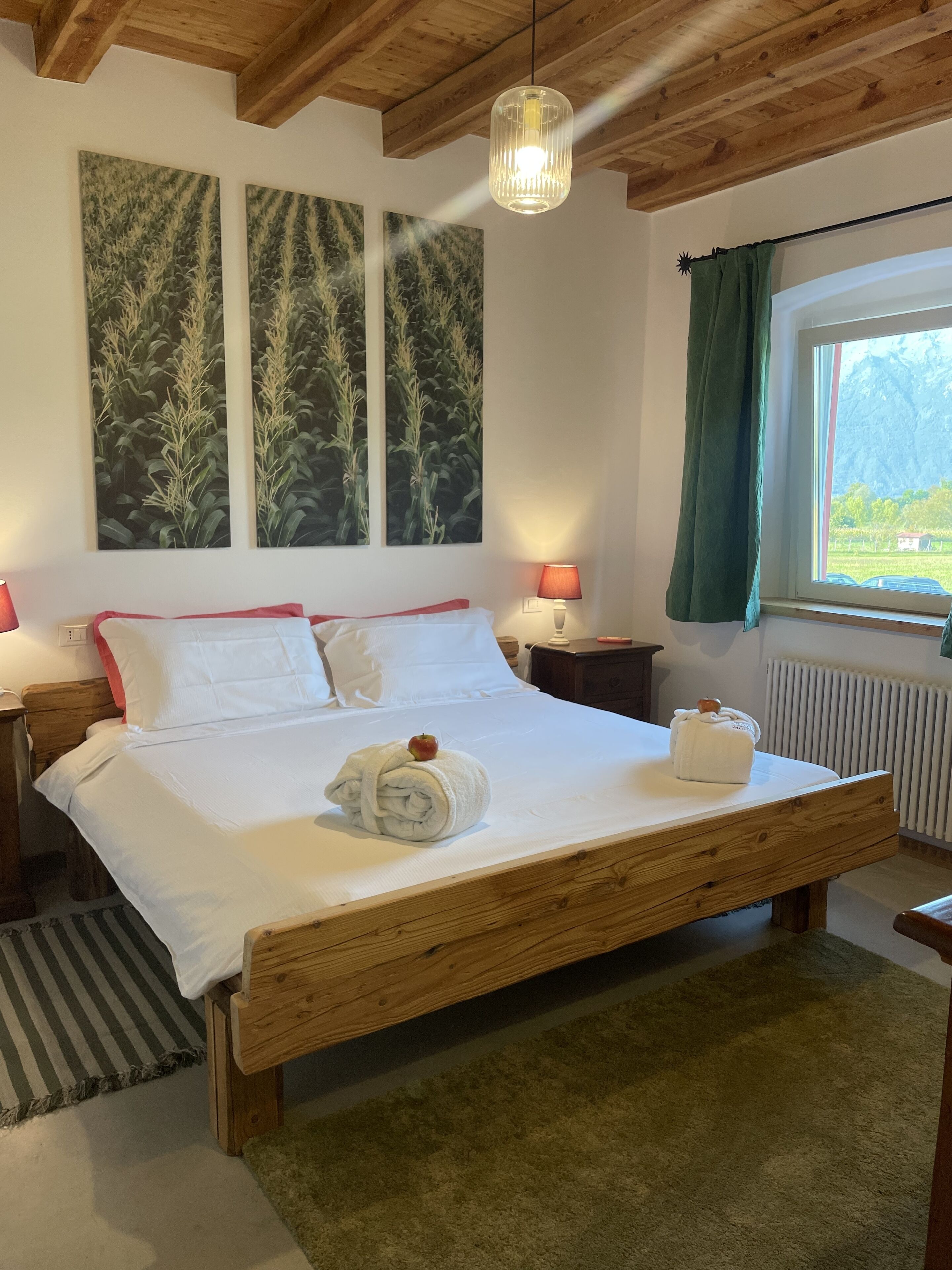 9 bedrooms, in-room safe, free WiFi, bed sheets