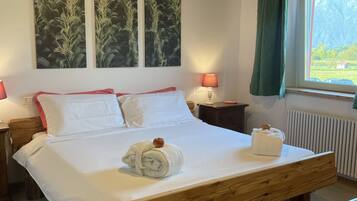 9 bedrooms, in-room safe, free WiFi, bed sheets