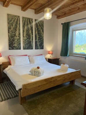 9 bedrooms, in-room safe, free WiFi, bed sheets