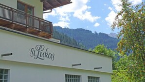 A building with a balcony and the name "St. Lukas" on the side. - Apartment Gams by Interhome (See)