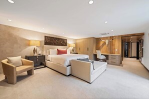 3 bedrooms, desk, travel cot, WiFi