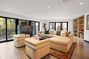 Télévision, cheminée