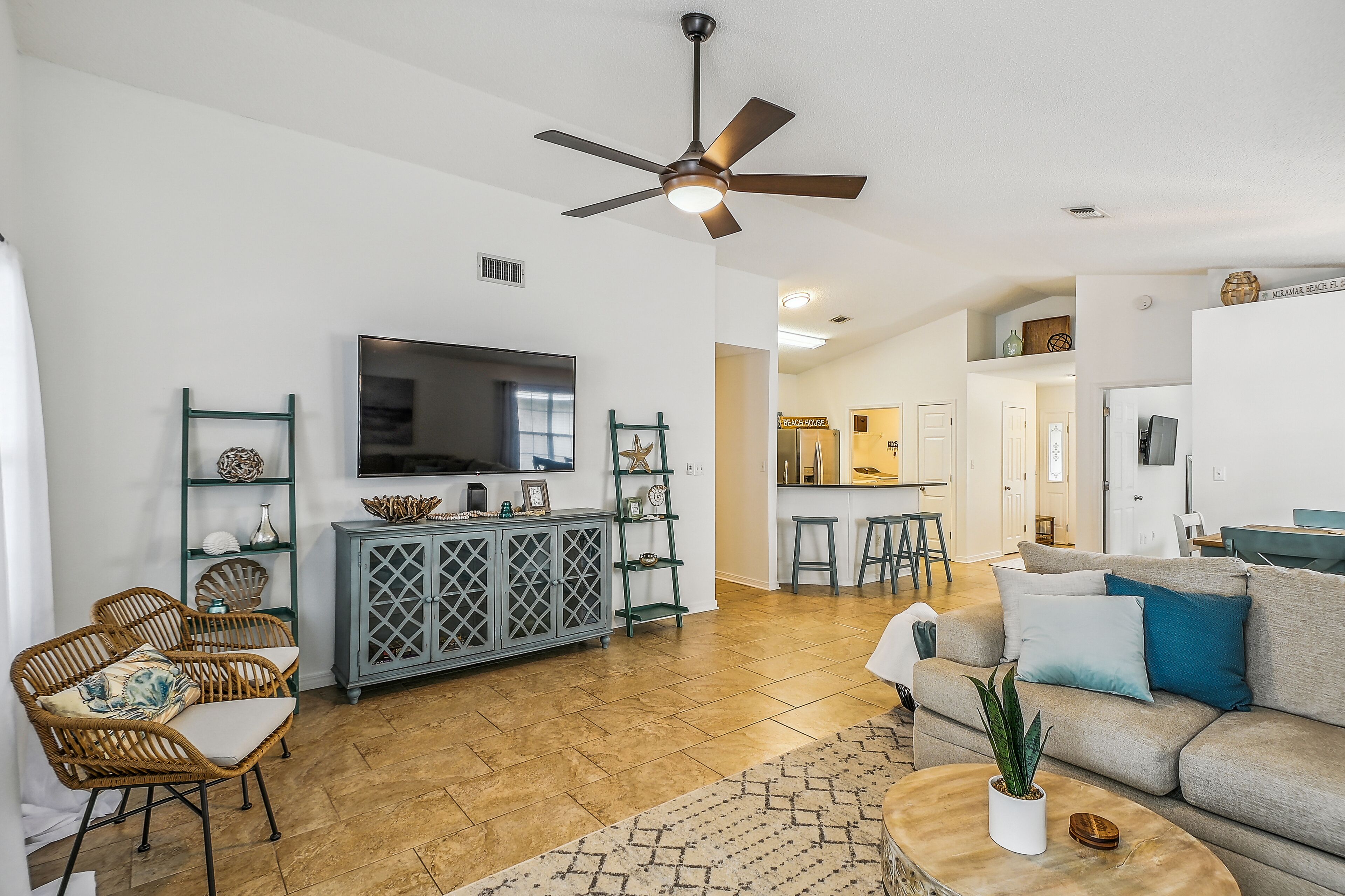 Sun Rays and Beach Days @ Seaspray | 4 Bikes | 1 Block 2 Beach | Gas Grill