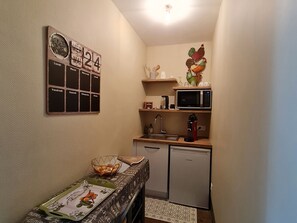 Kühlschrank, Mikrowelle, Ofen