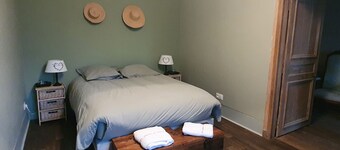 Charming Renovated Apartment Near Verdun for 2 with Modern Amenities