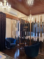 华丽开间套房 | 高档床上用品、迷你吧、隔音、熨斗/熨板