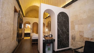 Sengetøy av topp kvalitet, minibar, lydisolert og strykejern/-brett