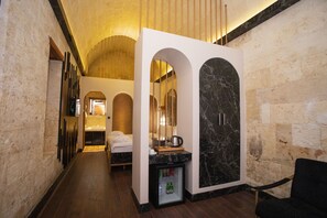 Seprai premium, minibar, kedap suara, dan setrika/meja setrika