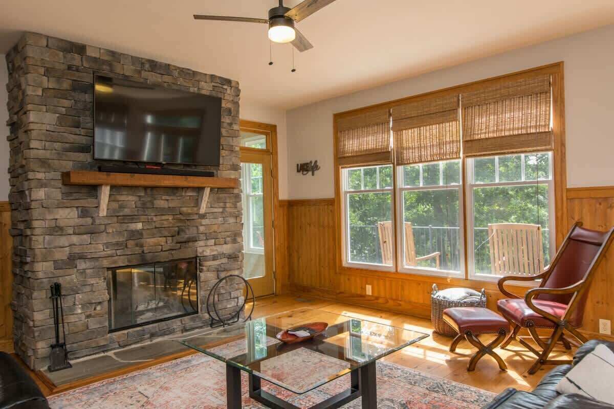 TV, fireplace, offices