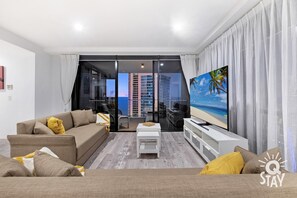TV - Circle on Cavill – 2 Bed Ocean High Floor Unit (Surfers Paradise)