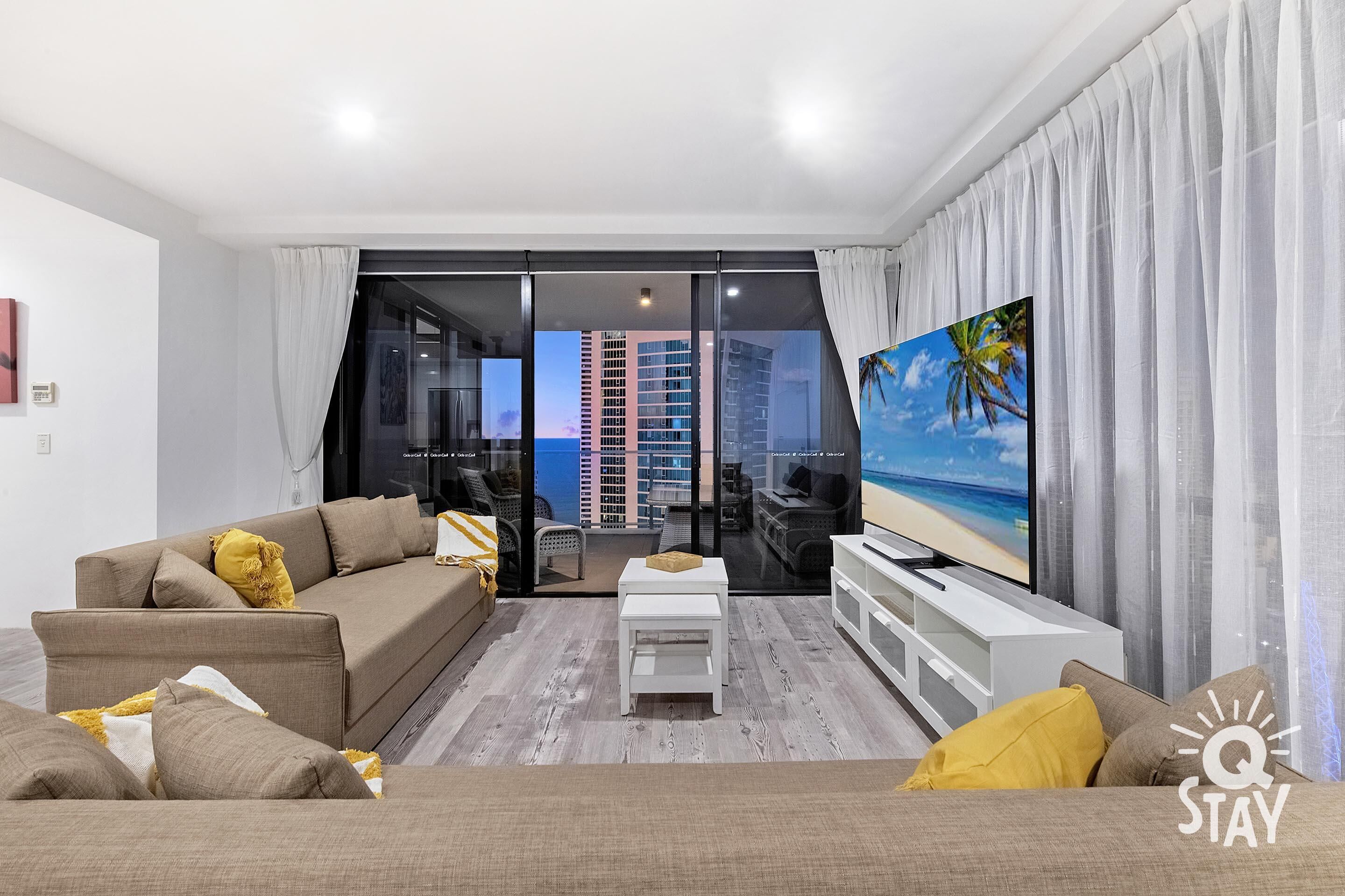 ♦️  Circle on Cavill – 2 Bedroom Ocean View Apartment — Q Stay