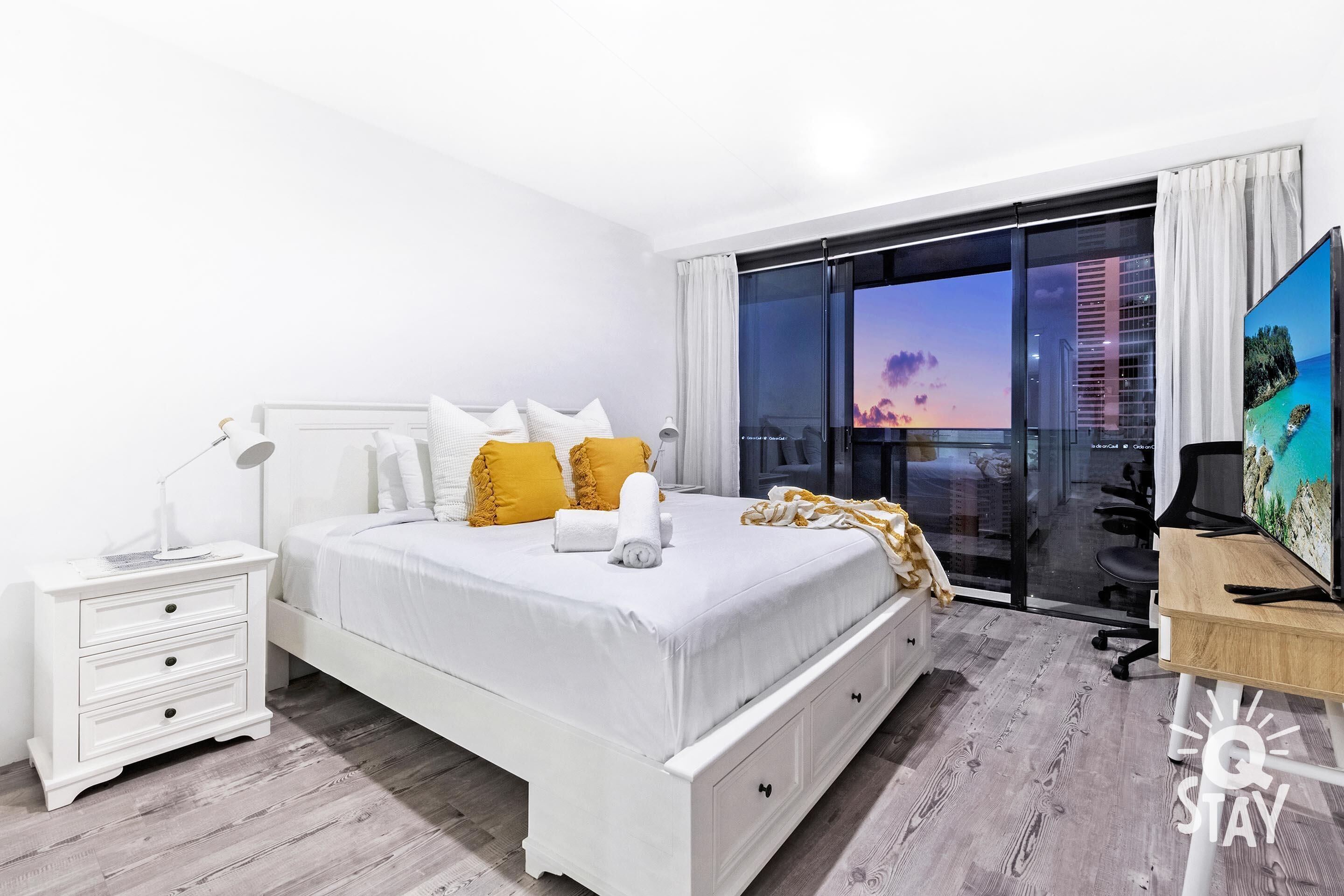 ♦️  Circle on Cavill – 2 Bedroom Ocean View Apartment — Q Stay