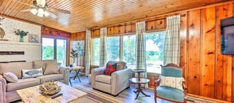 'Lochview Lodge' Idyllic Farmhouse in Grove!