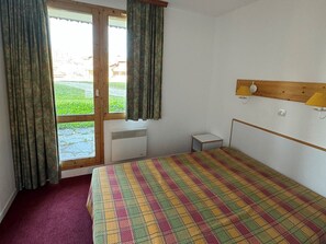 1 bedroom, WiFi - Ski-in/ski-out apartment for 6, pets allowed (Belle Plagne)