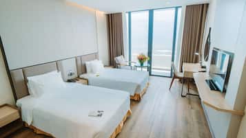 Kamar Twin Deluks | Seprai premium, selimut bulu angsa, busa memori, dan brankas