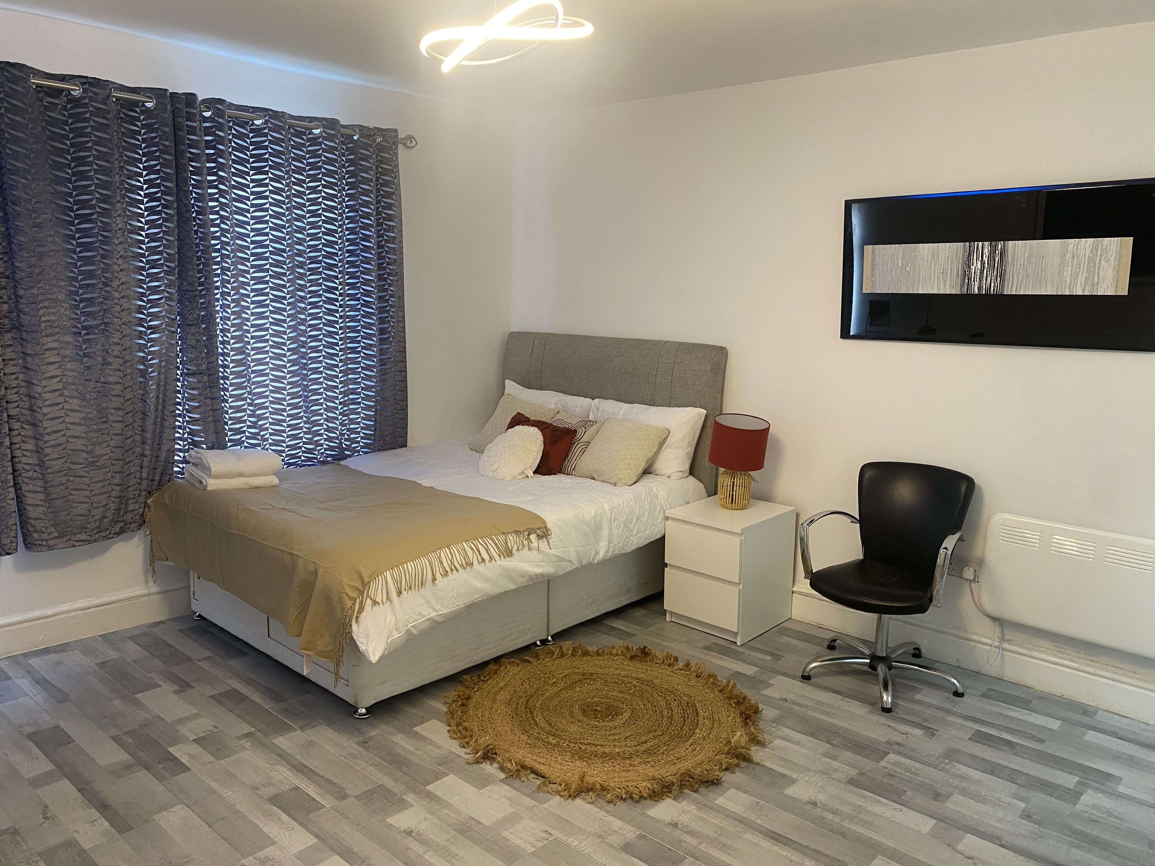 2 chambres, fer et planche à repasser, Wi-Fi gratuit, draps fournis