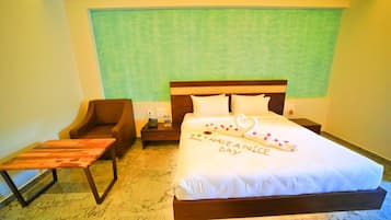 Habitación doble Royal | Tabla de planchar con plancha, wifi y ropa de cama
