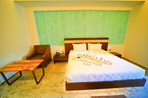 Habitación doble Royal | Tabla de planchar con plancha, wifi y ropa de cama 